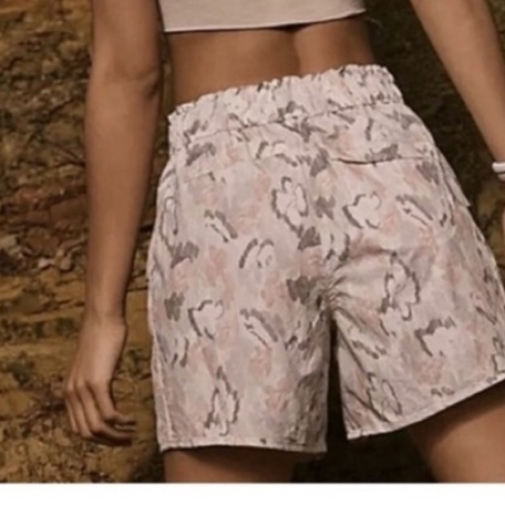 Free People NWT Movement Abstract Print 3-Pockets Pull-On Shorts large